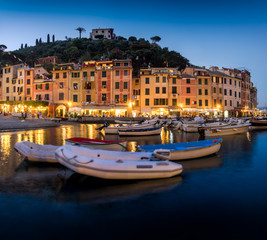 Aussicht auf den Hafen von Portofino, Ligurische Riviera, Italien