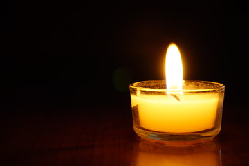 Obraz na płótnie Canvas Candles light flame on low light background.