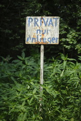 Altes, Verrottetes Schild Privat nur Anlieger