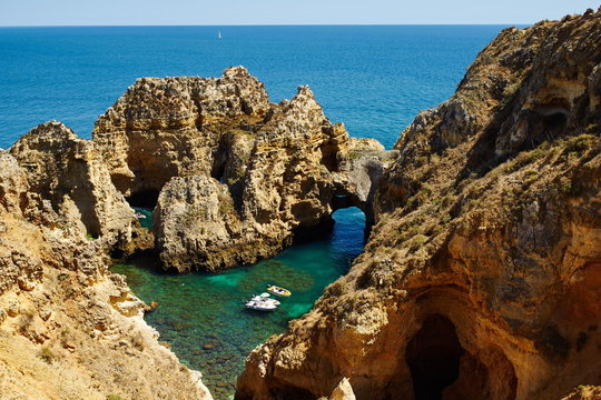 Felsenk&uuml;ste der Algarve bei Lagos 