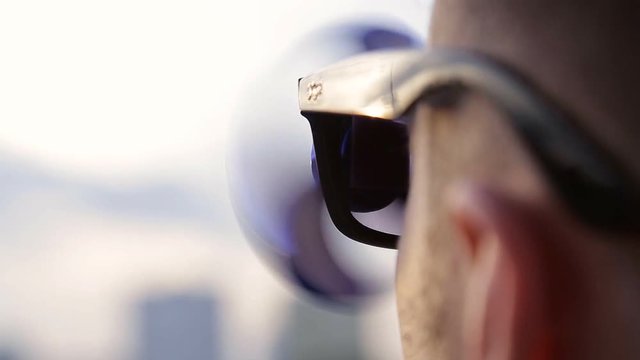 younge man with the spinner glasses