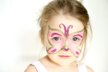 Mädchen mit Kinderschminke
