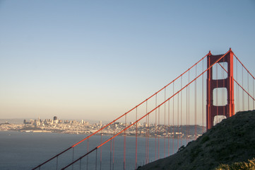 Fototapeta na wymiar Golden gate bridge with San Francisco in background