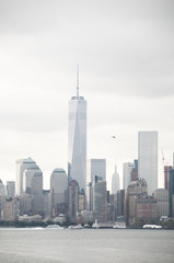 Obraz premium River with New York skyline and World Trade Center
