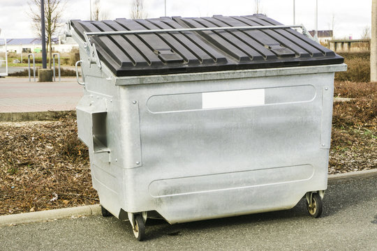 Grosser Muellcontainer