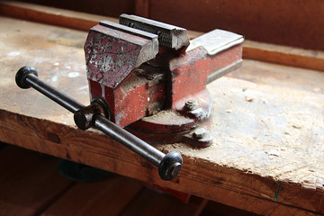 old vise on the workbench