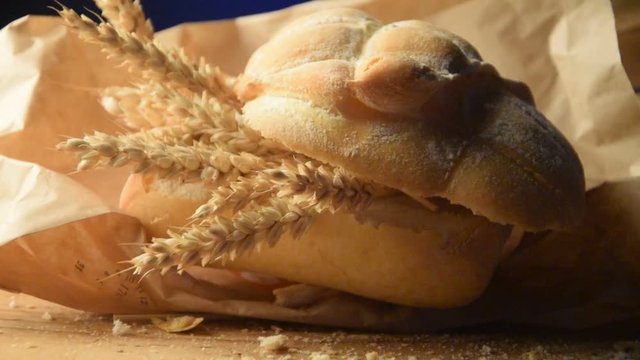 خبز Pa Pane Chl&eacute;b Br&oslash;d &Psi;&omega;&mu;ί Pain Հաց Kruh video Brot 빵 نان डबलरोटी Chlieb Brau&eth; パン Chleb Brood Bread Pan Buka 麵包 B&aacute;nh m&igrave; Хлеб Leip&auml; Br&ouml;d