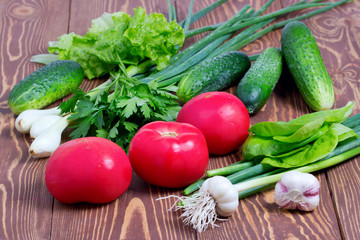 Свежие огурцы,помидоры и зелень