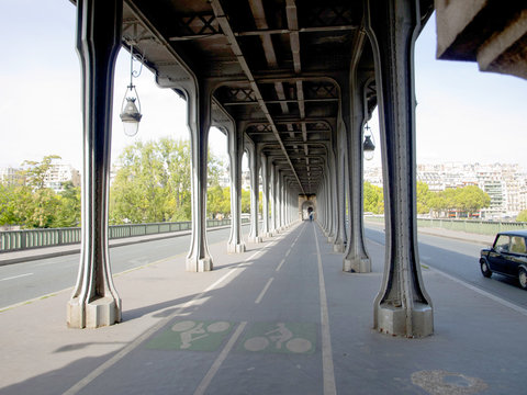 Pont de Bir-Hakeim at Paris