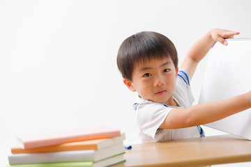 勉強する男の子