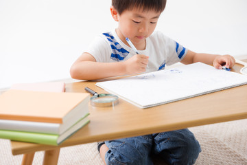 勉強する男の子