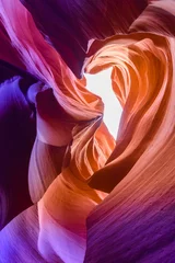 Foto op Plexiglas Canyon Lower Antelope Canyon - gelegen op Navajo-land in de buurt van Page, Arizona, VS - prachtige gekleurde rotsformatie in slotcanyon in het Amerikaanse zuidwesten