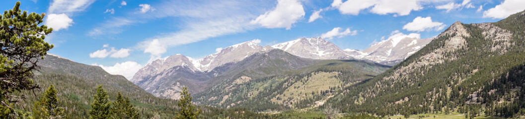 Fototapeta premium Picturesque sunny mountain valley in the Rocky Mountains, Colorado
