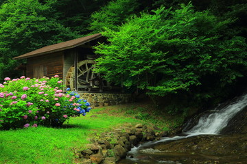 滝と水車小屋