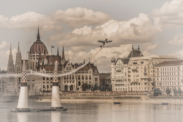 Obraz premium Budapest. Plane on parliament background. Red Bull Air Race