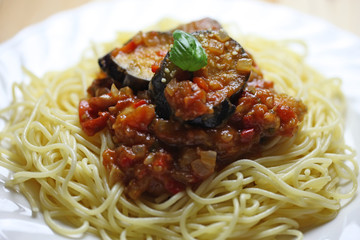 茄子とトマトソースのパスタ