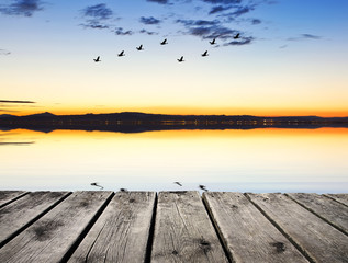 Fototapeta na wymiar amanecer en el lago