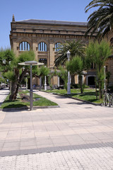 Obraz premium side wing of the city hall san sebastian