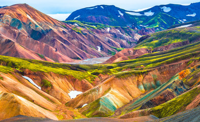 Fototapeta premium Piękne kolorowe góry wulkaniczne Landmannalaugar na Islandii