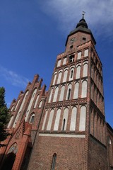 Fototapeta na wymiar Turm und Portal der Spremberger Kreuzkirche