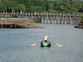 Pont U-Bein à Amarapura en Birmanie