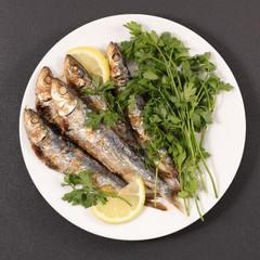 grilled fish with lemon