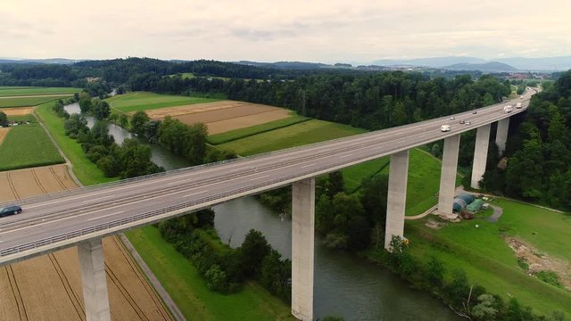 Rundumsicht Autobahnbr&uuml;cke