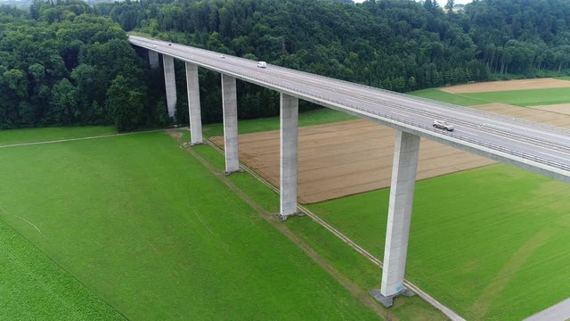 Autobahnbr&uuml;cke inkl. Verkehr 