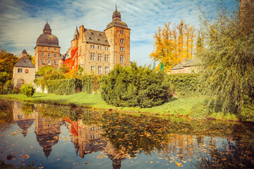 Obraz premium Beautiful autumn/summer view of the castle (Germany, Schloss Myllendonk)