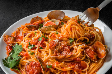 ボンゴレパスタ　Spaghetti with clam and tomato 