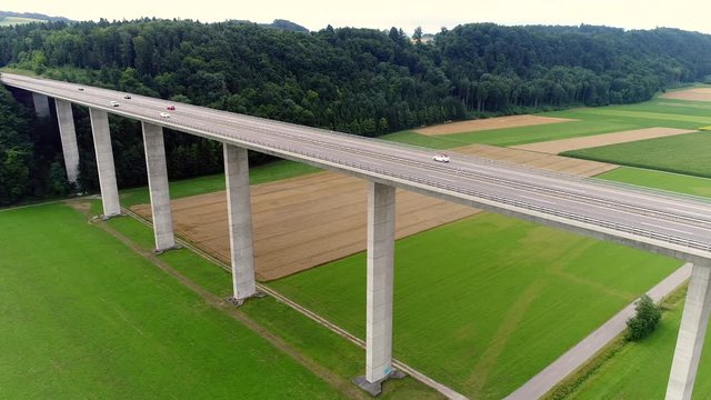 Br&uuml;cke einer Autobahn