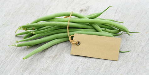 fagot d'haricot vert frais et étiquette