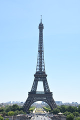 Fototapeta na wymiar Torre Eiffel in front