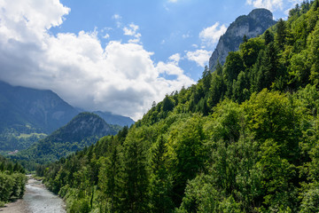 Fototapeta na wymiar Schweizer Berge im Sommer als Ferienziel 