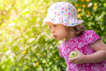 Girl holding an apple