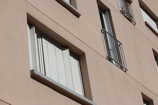 fa&ccedil;ade en cr&eacute;pi d'appartement en ville 