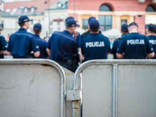 Oddział policji zabezpieczający manifestację w Warszawie.