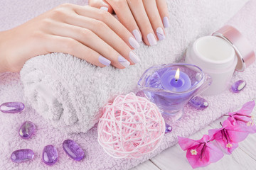 Obraz na płótnie Canvas Beautiful pink and purple manicure