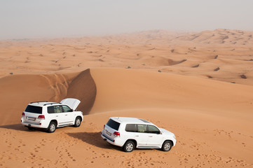 Obraz premium Offroad cars in Dubai desert safari