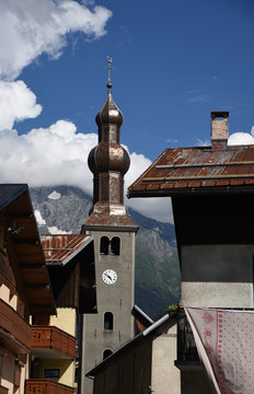 Clocher &agrave; bulbe de l'&eacute;glise de Bozel