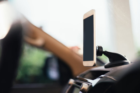 smart phone on magnet car mount phone holder Gps