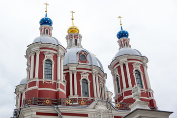 Obraz premium Russian church red and white in Moscow