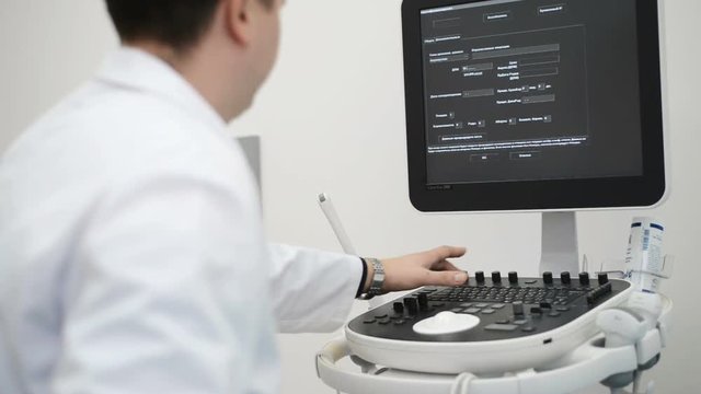 doctor do ultrasound devices monitor diagnostic Sonography.
