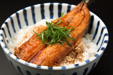 秋刀魚の蒲焼丼