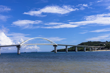 瀬底島にかかる瀬底大橋