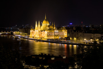 Obraz premium Hungarian parliament building at night
