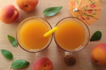 SUCCHI DI FRUTTA CON CANNUCCIA