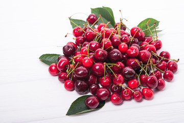 Obraz na płótnie Canvas fresh red cherry