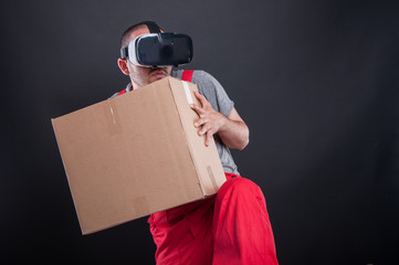 Mover guy wearing vr glasses acting scared