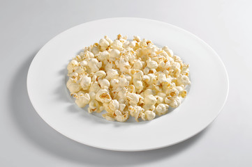 Round plate with pop corn